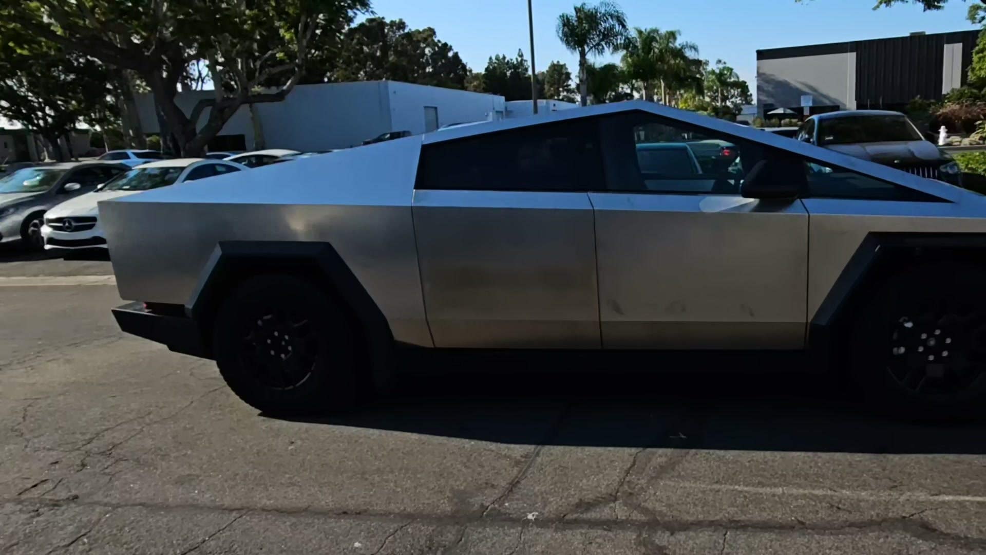 Tesla Cybertruck Base Crew Cab Short Bed 2024 | Grand Car Tesla Cybertruck Base Crew Cab Short Bed 2024 - доставка авто из США