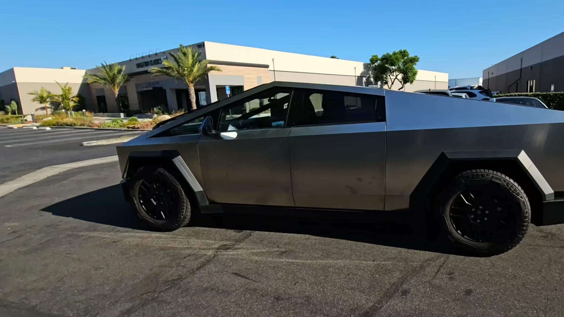 Tesla Cybertruck Base Crew Cab Short Bed 2024 | Grand Car Tesla Cybertruck Base Crew Cab Short Bed 2024 - доставка авто из США