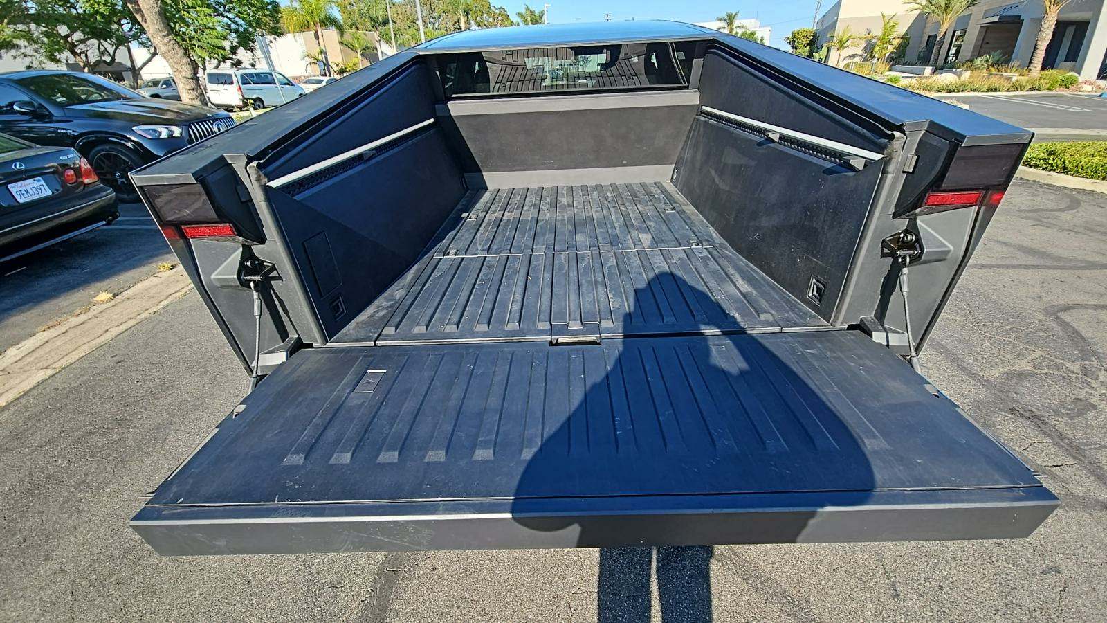 Tesla Cybertruck Base Crew Cab Short Bed 2024 | Grand Car Tesla Cybertruck Base Crew Cab Short Bed 2024 - доставка авто из США