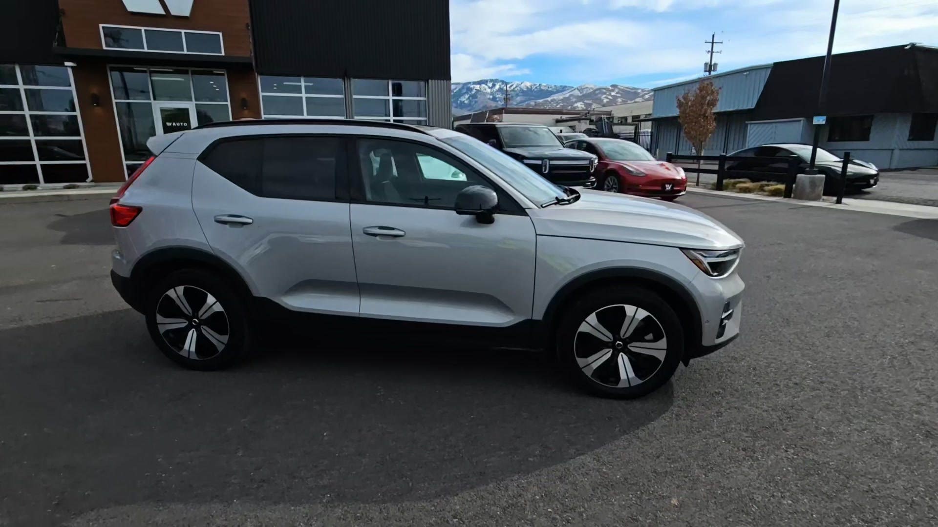 Volvo XC40 Recharge Pure Electric Plus 2023 | Grand Car Volvo XC40 Recharge Pure Electric Plus 2023 - доставка авто из США