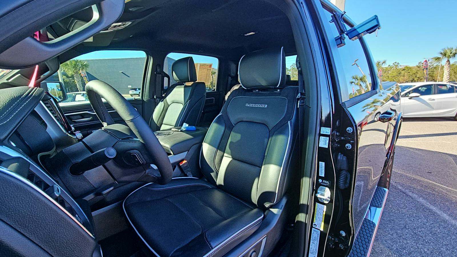 Ram 1500 Laramie Crew Cab Extra Short Bed 2025 | Grand Car Ram 1500 Laramie Crew Cab Extra Short Bed 2025 - доставка авто из США
