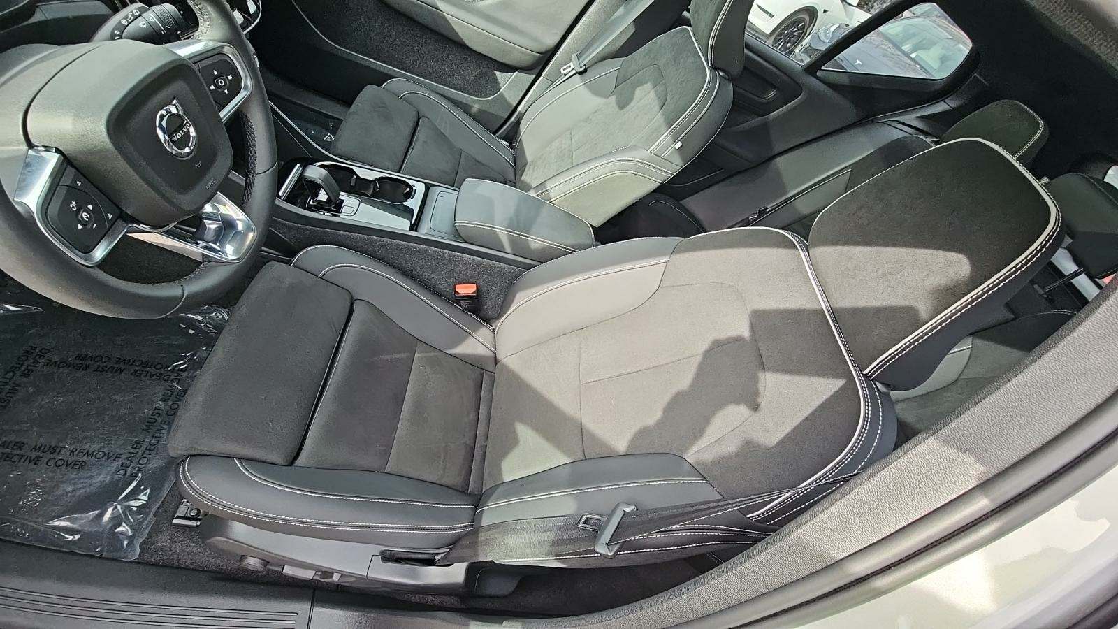 Volvo XC40 Recharge Pure Electric Plus 2023 | Grand Car Volvo XC40 Recharge Pure Electric Plus 2023 - доставка авто из США