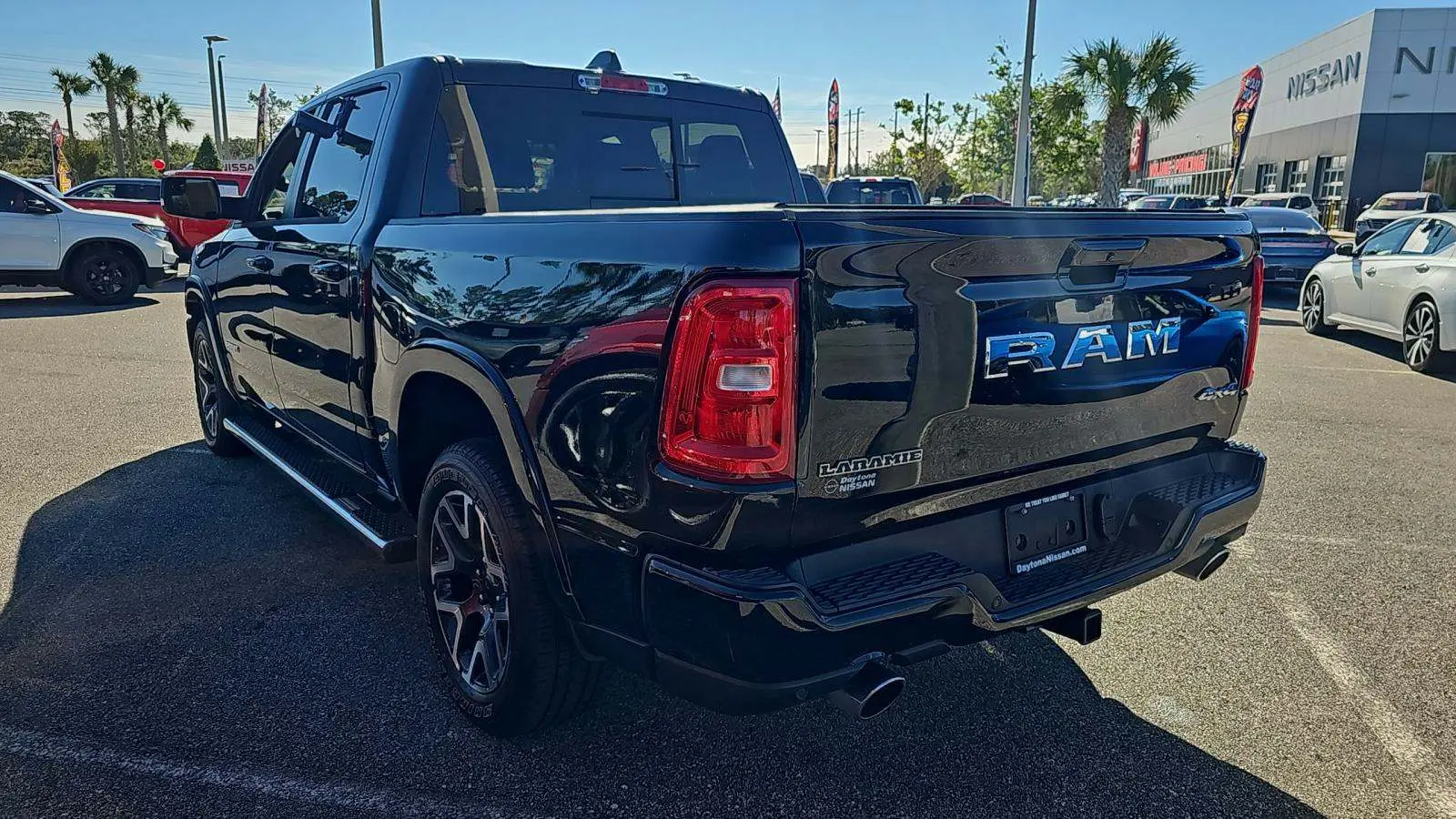 Ram 1500 Laramie Crew Cab Extra Short Bed 2025 | Grand Car Ram 1500 Laramie Crew Cab Extra Short Bed 2025 - доставка авто из США