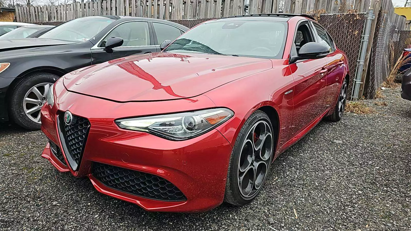 Alfa Romeo Giulia Veloce 2023 - доставка авто из США