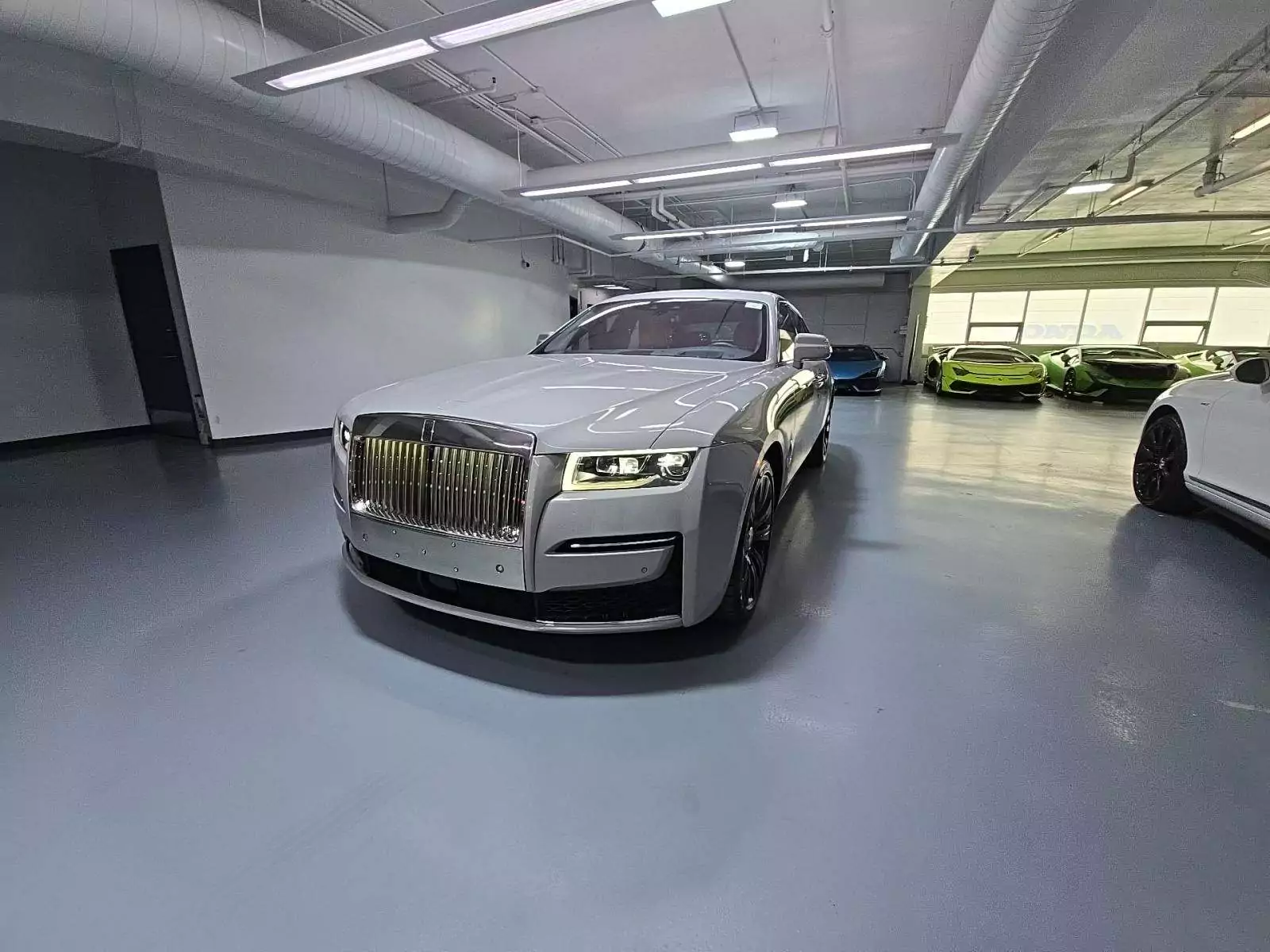 Rolls-Royce Ghost 2023 - доставка авто из США