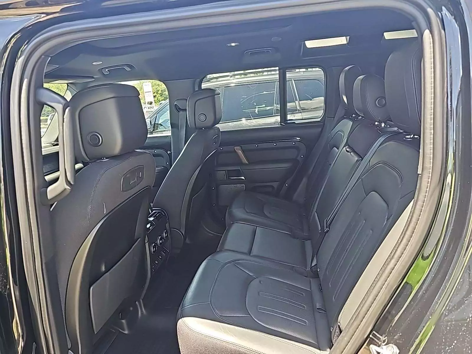 Land Rover Defender 110 X 2022 | Grand Car Land Rover Defender 110 X 2022 - доставка авто из США