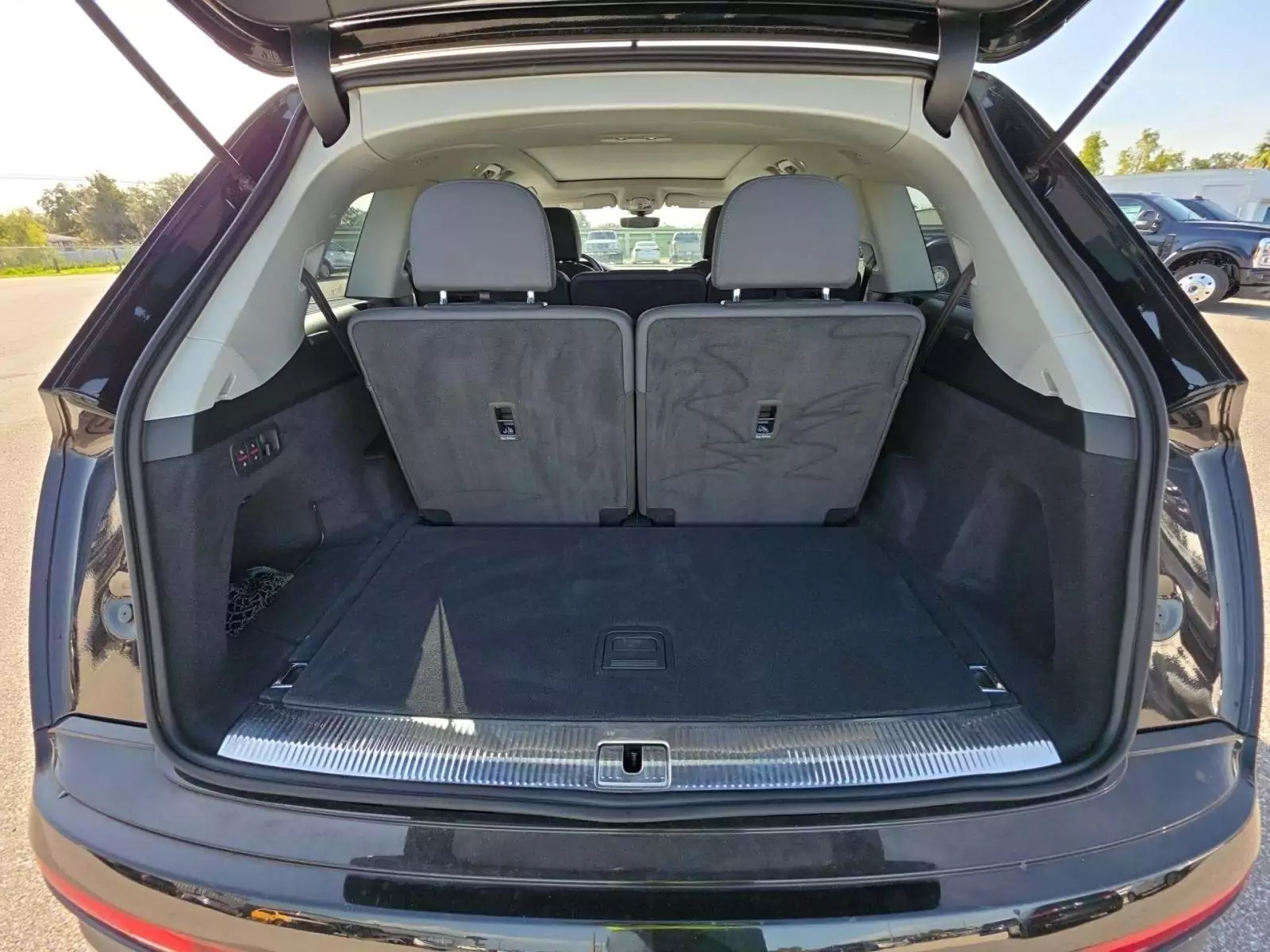 Audi Q7 Premium Plus 45 TFSI 2024 | Grand Car Audi Q7 Premium Plus 45 TFSI 2024 - доставка авто из США