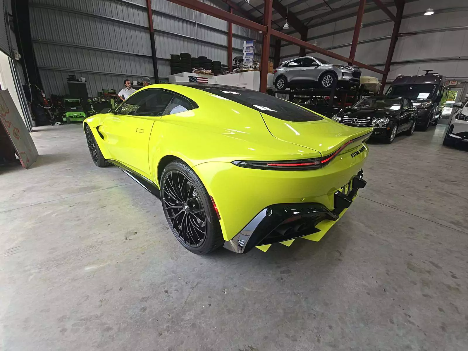 Aston Martin Vantage Coupe 2023 | Grand Car Aston Martin Vantage Coupe 2023 - доставка авто из США