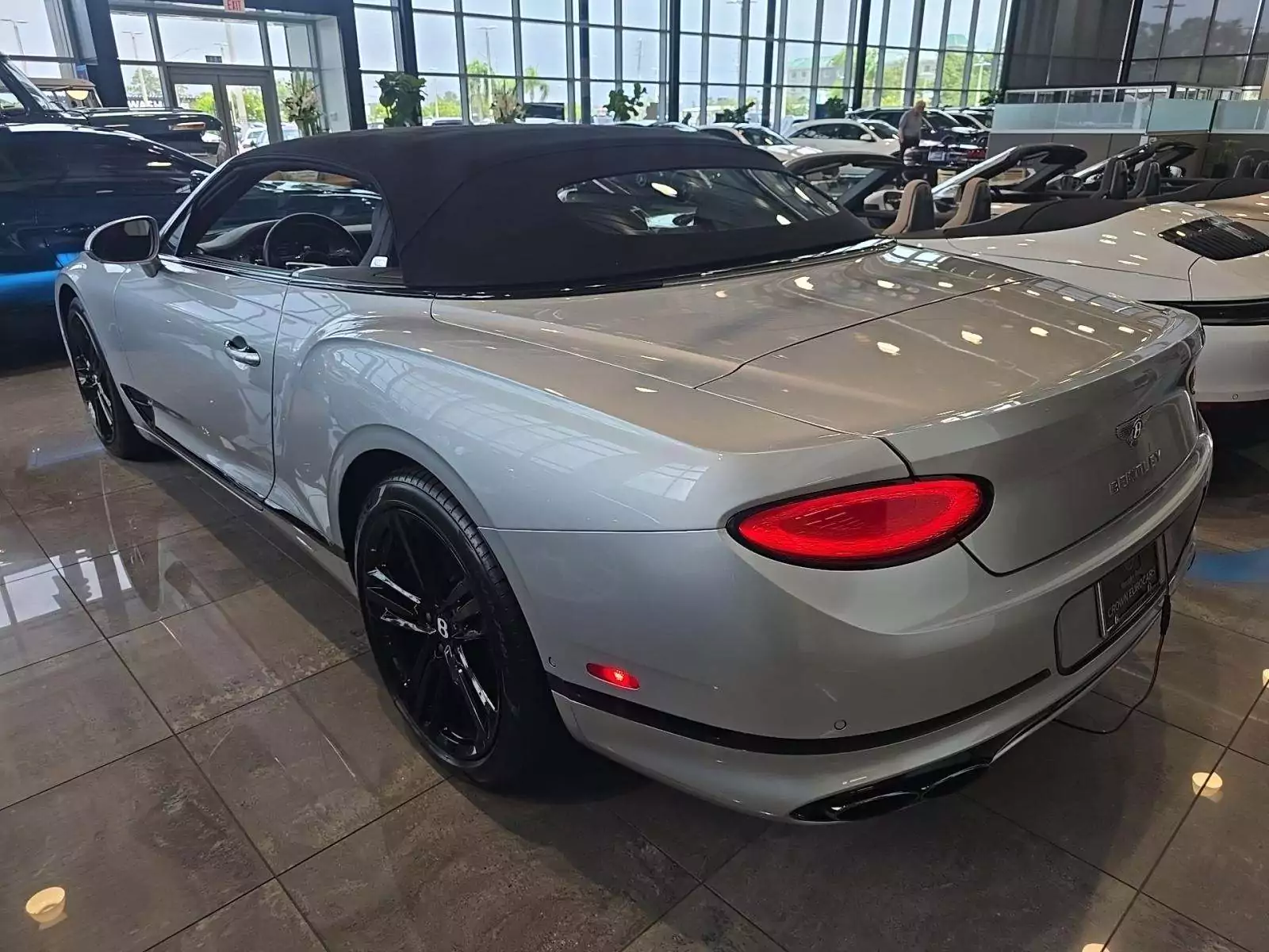Bentley Continental GTC V8 2023 | Grand Car Bentley Continental GTC V8 2023 - доставка авто из США