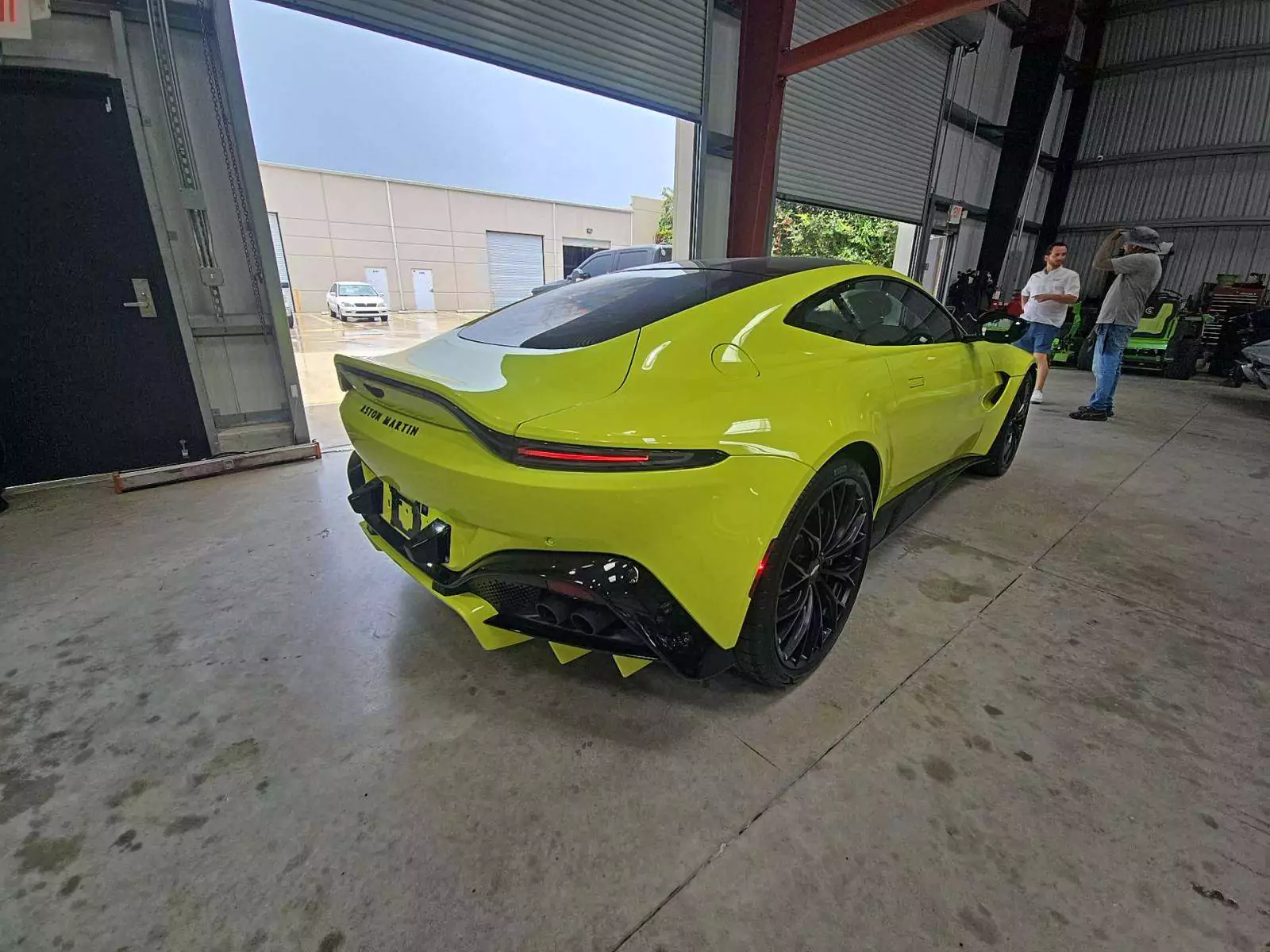 Aston Martin Vantage Coupe 2023 | Grand Car Aston Martin Vantage Coupe 2023 - доставка авто из США