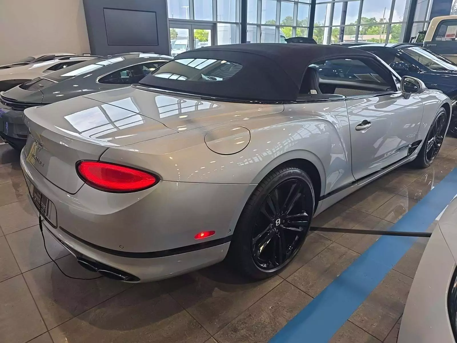 Bentley Continental GTC V8 2023 | Grand Car Bentley Continental GTC V8 2023 - доставка авто из США