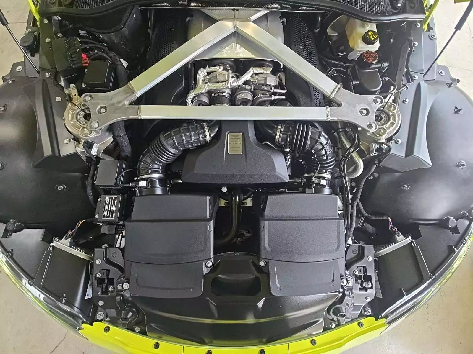 Aston Martin Vantage Coupe 2023 | Grand Car Aston Martin Vantage Coupe 2023 - доставка авто из США