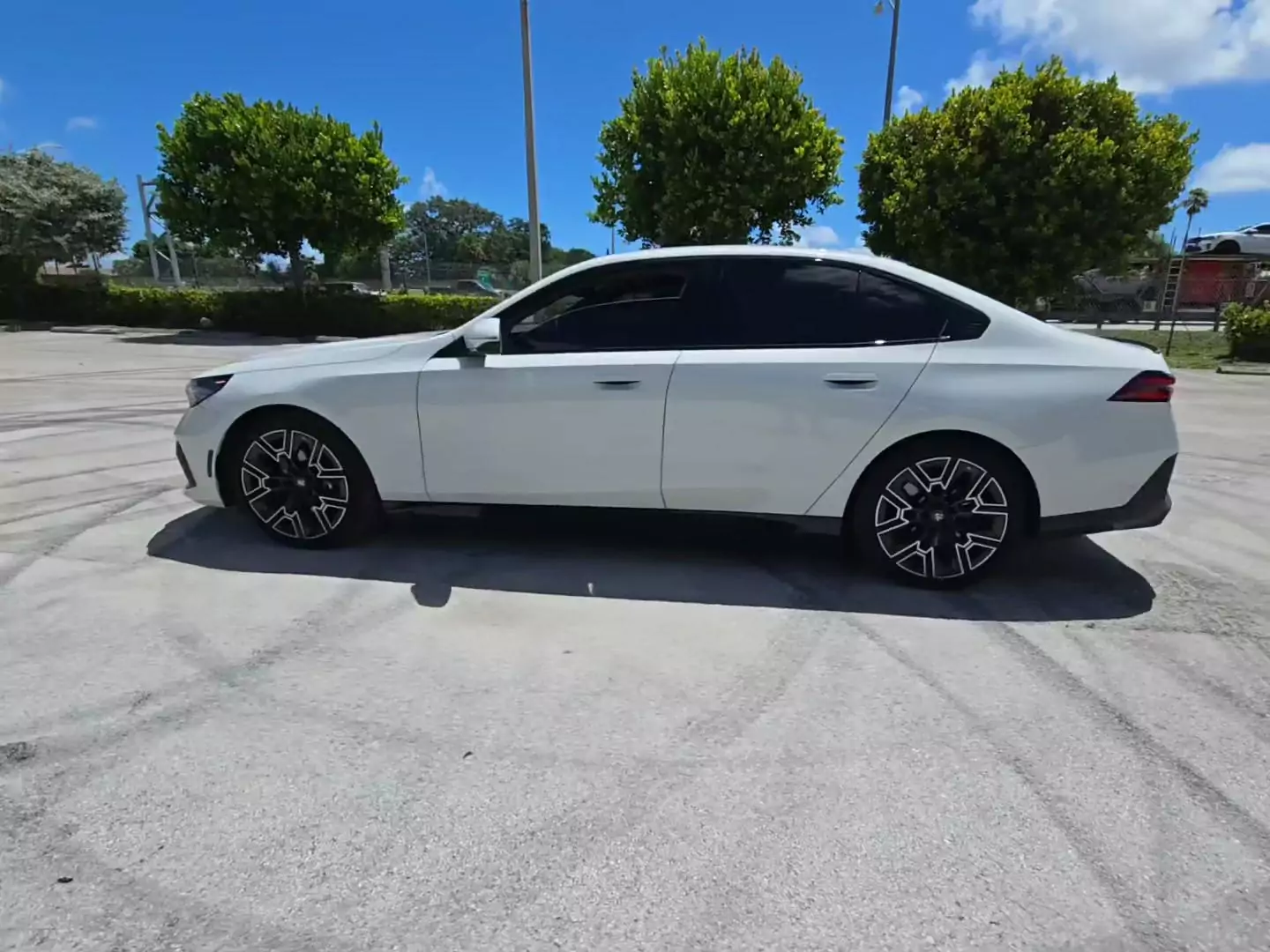 BMW i5 eDrive40 M SPORT LINE 2025 | Grand Car BMW i5 eDrive40 M SPORT LINE 2025 - доставка авто из США