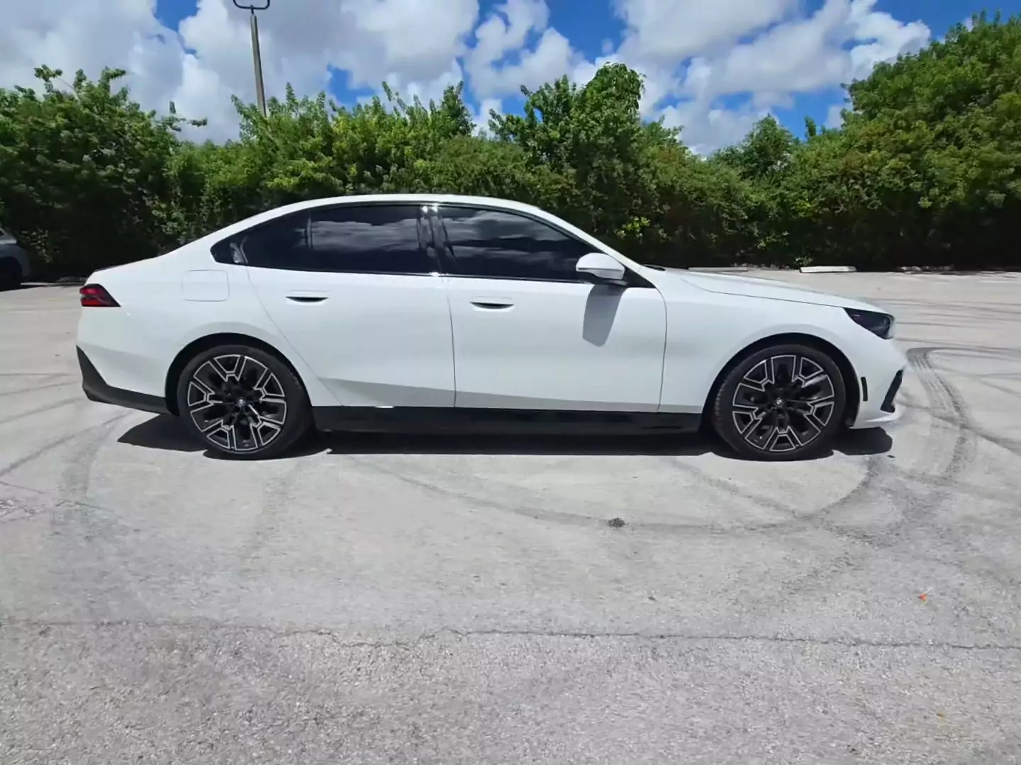 BMW i5 eDrive40 M SPORT LINE 2025 | Grand Car BMW i5 eDrive40 M SPORT LINE 2025 - доставка авто из США