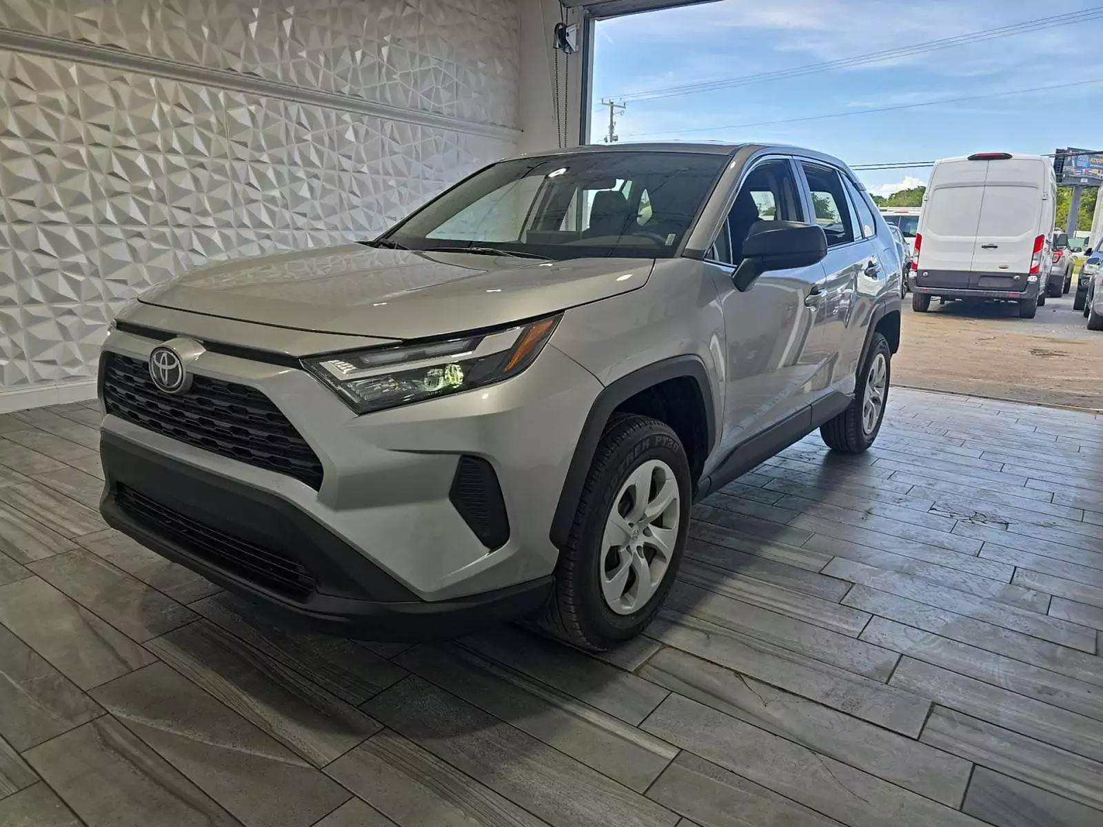 Toyota RAV4 LE 2025 - доставка авто из США