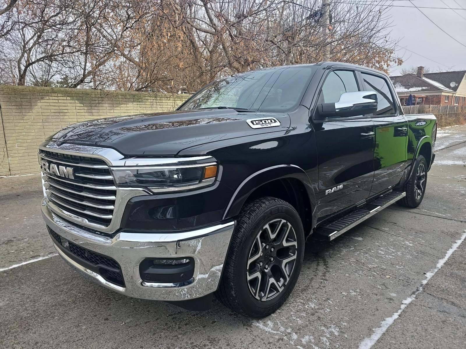 Ram 1500 Laramie Crew Cab Short Bed 2025 - доставка авто из США