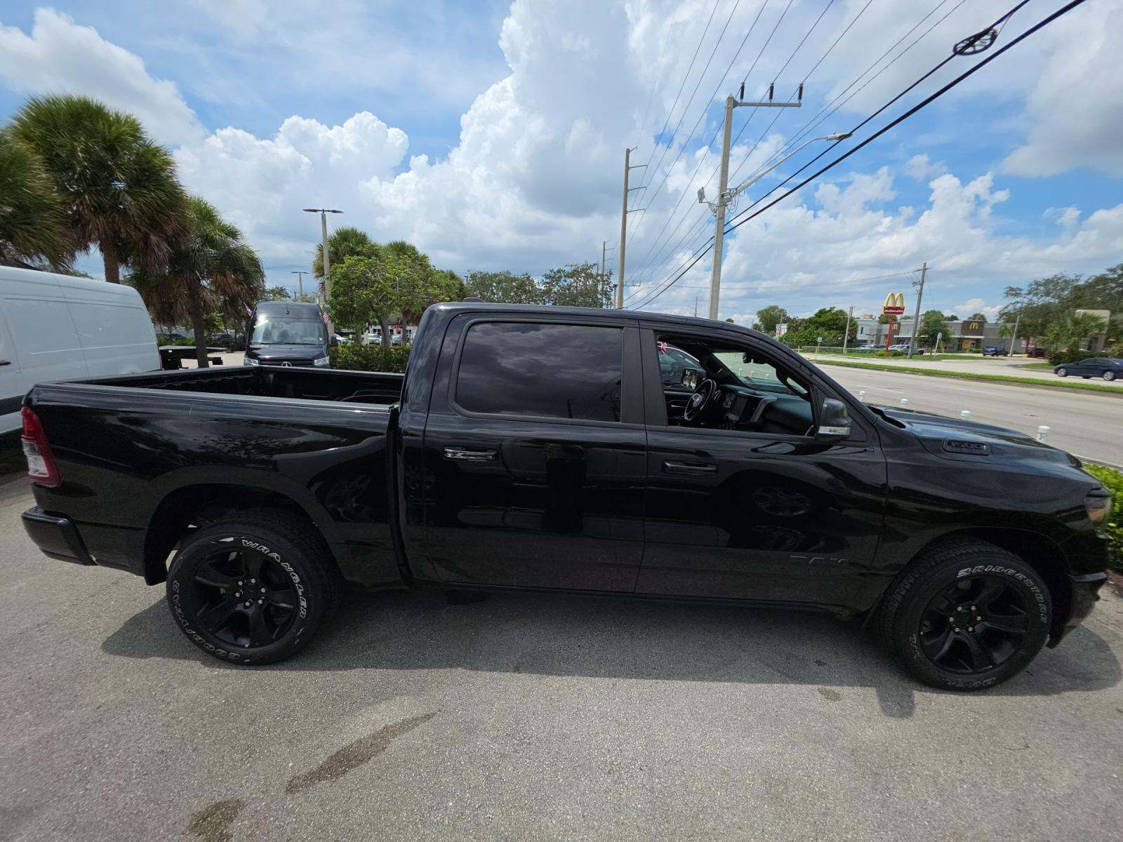 Ram 1500 Lone Star Crew Cab Short Bed 2022 | Grand Car Ram 1500 Lone Star Crew Cab Short Bed 2022 - доставка авто из США